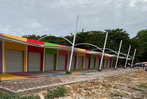 Kios kuliner (lapangan Bukit Gelanggang)